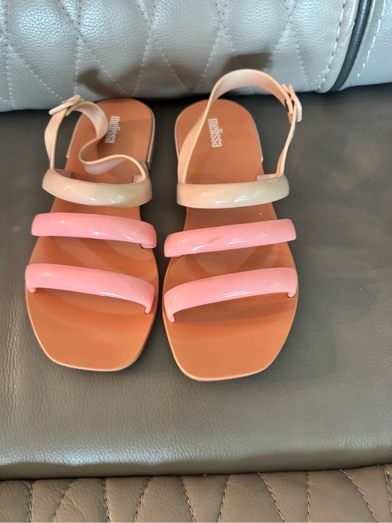 Mini Melissa Shoes - Melissa Essential Wave sandals in a Beige/Pink colorway, size 6